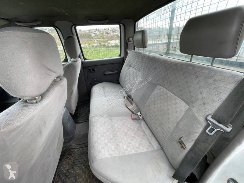 Véhicule utilitaire Nissan 2.5 DI