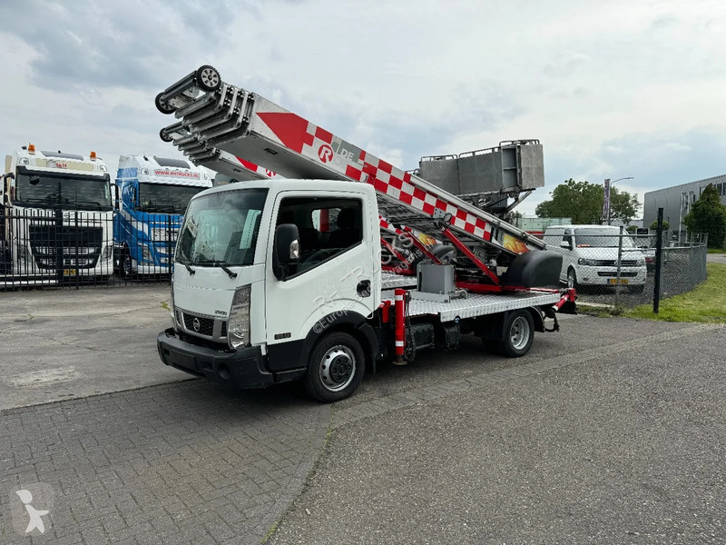 Véhicule utilitaire Nissan UNIT CABSTAR 35.13...