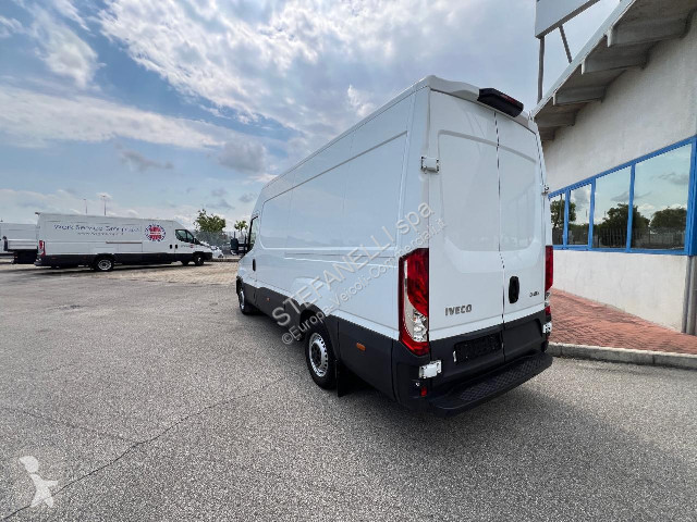 Veicolo commerciale Iveco DAILY 35S16 V