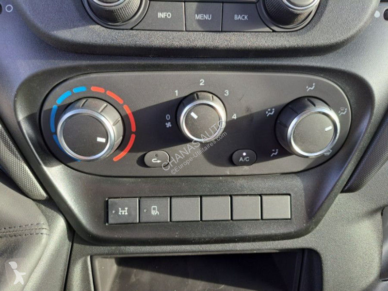 Autoutilitară Iveco 35C18 180CV 3L PLATEAU...