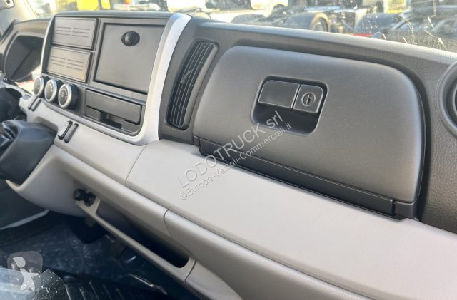 Véhicule utilitaire Mitsubishi CANTER