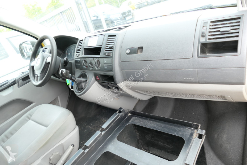 Véhicule utilitaire Volkswagen T5 Transporter...