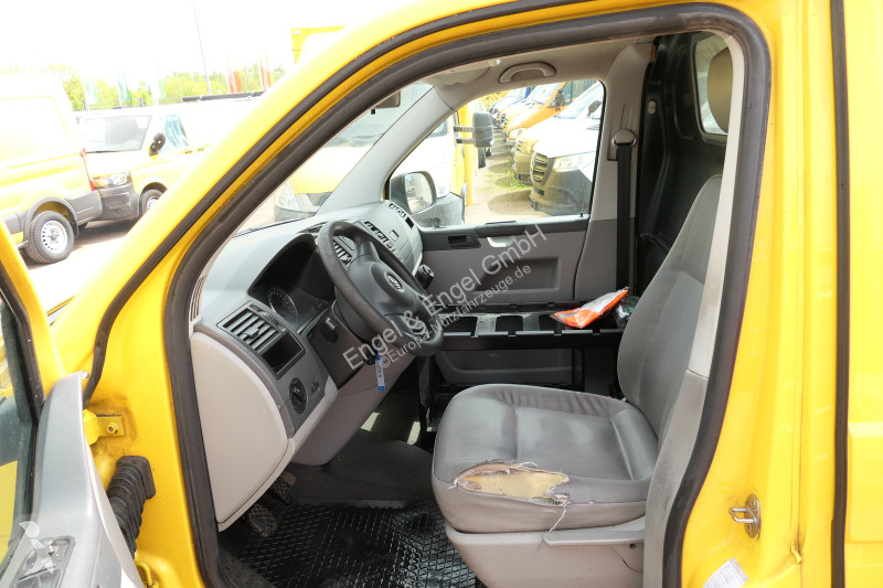 Véhicule utilitaire Volkswagen T5 Transporter...