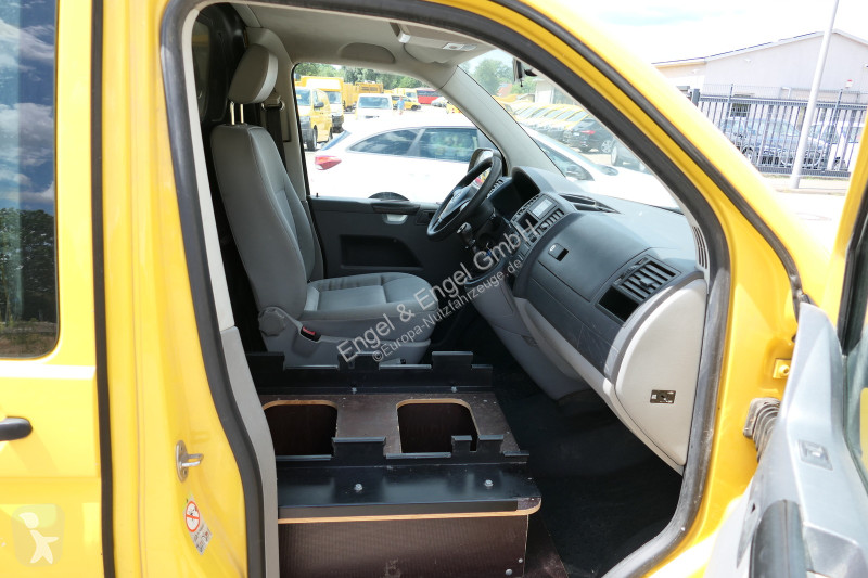 Лекотоварен автомобил Volkswagen T5 Transporter...