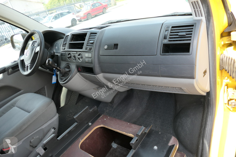Véhicule utilitaire Volkswagen T5 Transporter...