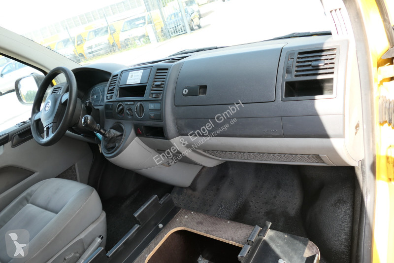 Véhicule utilitaire Volkswagen T5 Transporter...