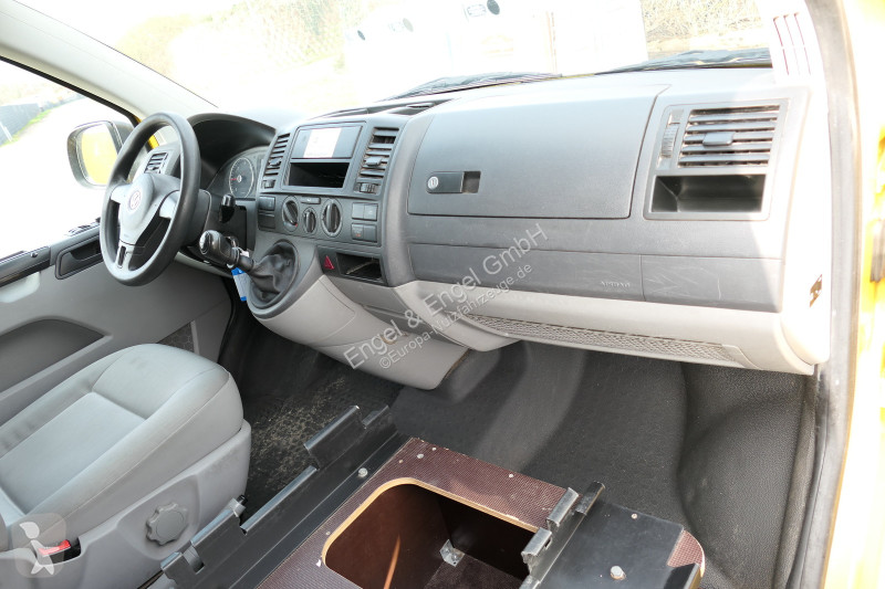 Véhicule utilitaire Volkswagen T5 Transporter...