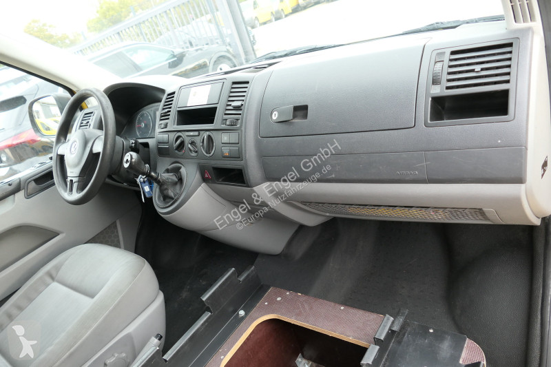 Лекотоварен автомобил Volkswagen T5 Transporter...