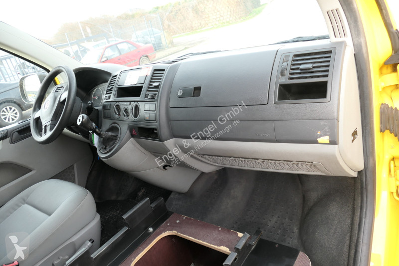 Véhicule utilitaire Volkswagen T5 Transporter...