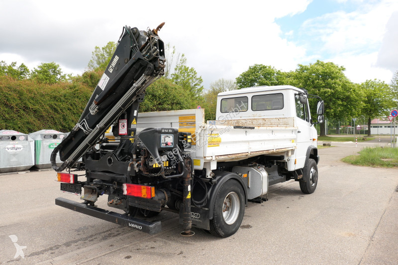 Furgoneta Mercedes Vario 816D mit Ladekran 3...