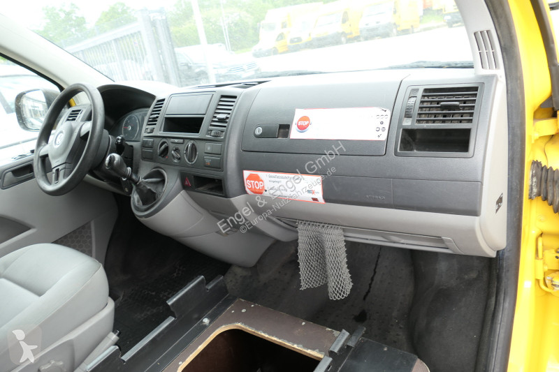 Лекотоварен автомобил Volkswagen T5 Transporter...