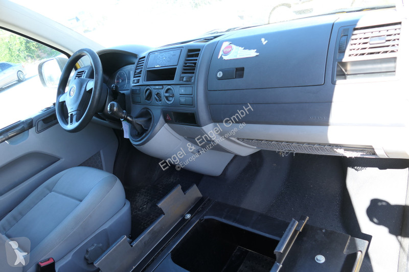 Véhicule utilitaire Volkswagen T5 Transporter...