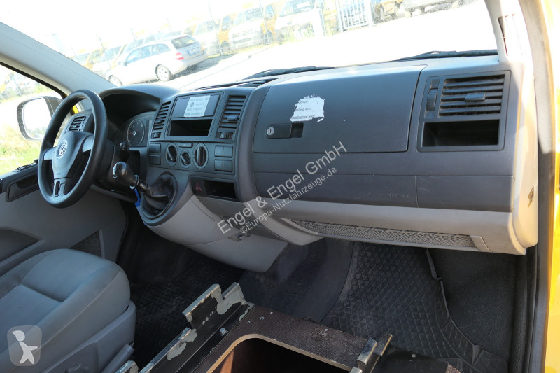 Véhicule utilitaire Volkswagen T5 Transporter...