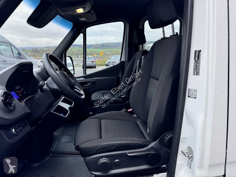 Véhicule utilitaire Mercedes 215 CDI DoKa 9G...
