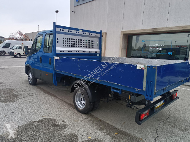 Véhicule utilitaire Iveco DAILY 35C14H D...