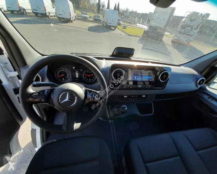 Autoutilitară Mercedes Furgone Traz. Post