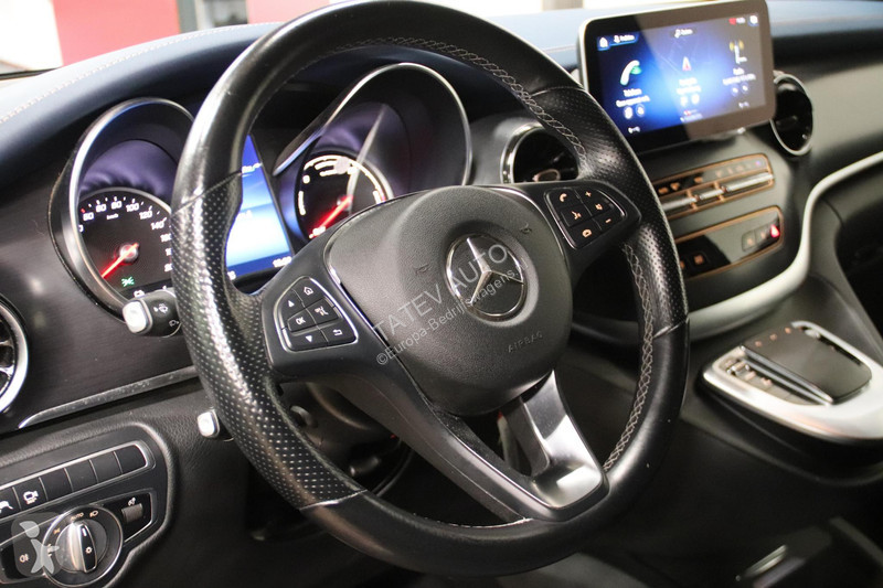 Véhicule utilitaire Mercedes 300 L2...