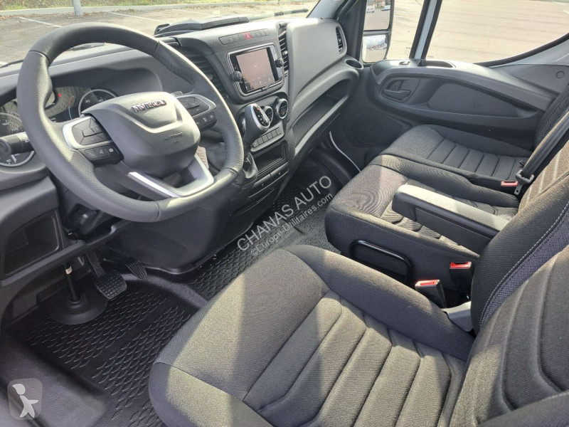 Véhicule utilitaire Iveco 35S18 A8 180CV 3L...