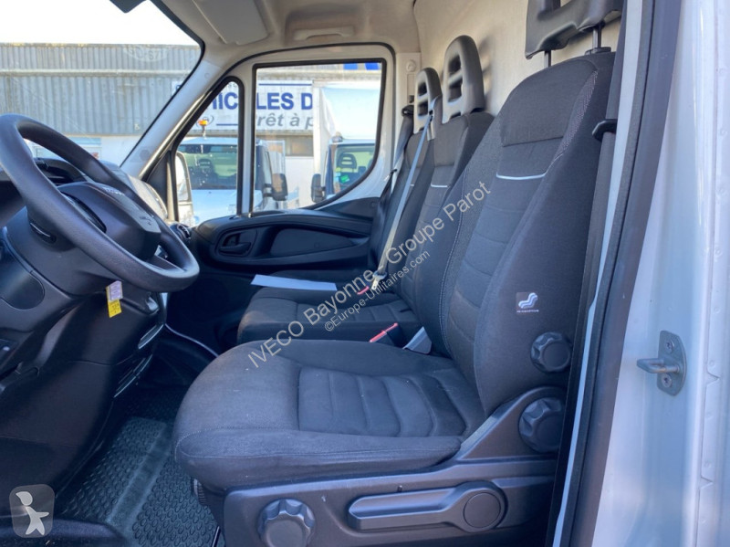 Veicolo commerciale Iveco 35S14 V12