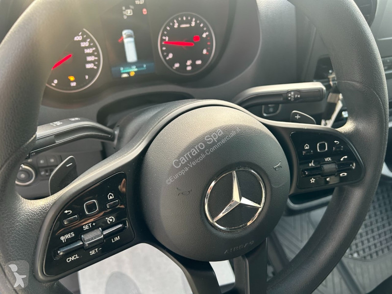 Véhicule utilitaire Mercedes III