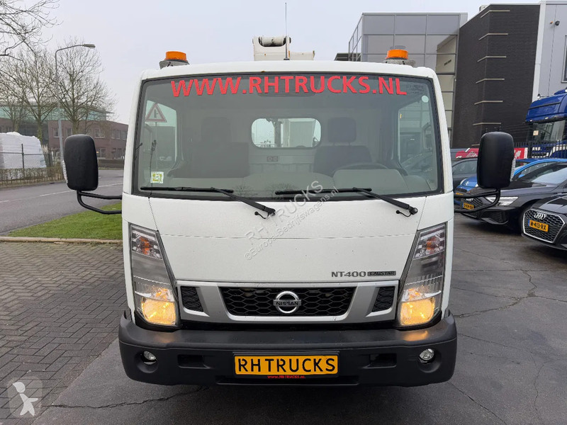 Véhicule utilitaire Nissan 35.12 + ISOLI 21...