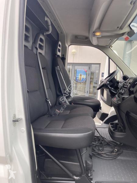 Véhicule utilitaire Peugeot 2.0 L L1H1 110 CV