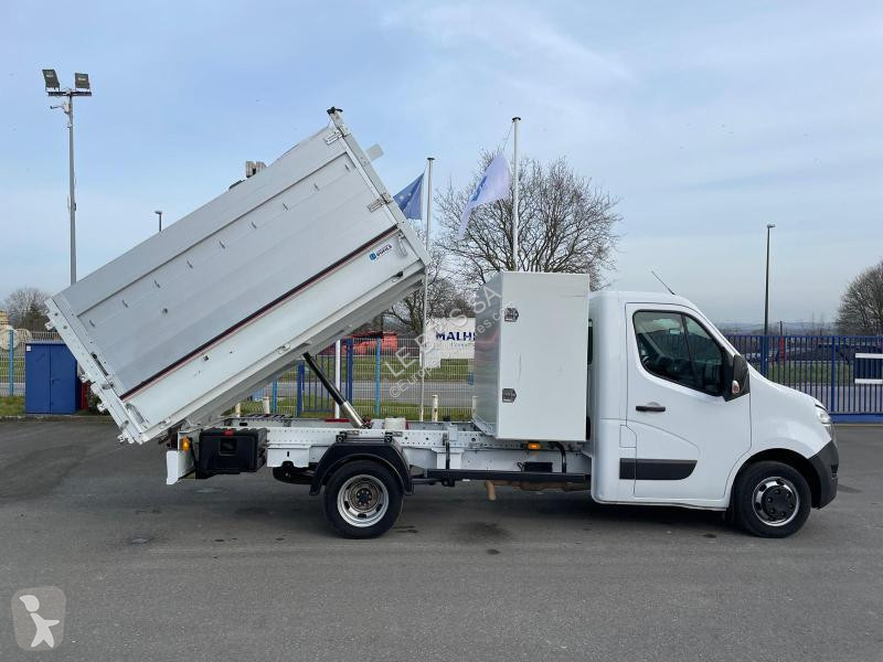 Véhicule utilitaire Nissan 145.35