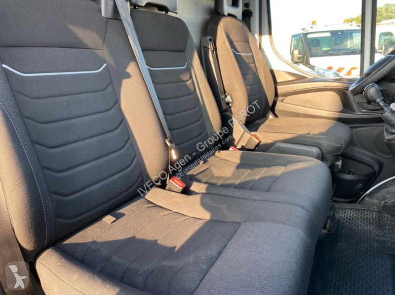 Véhicule utilitaire Iveco 35S14 V12