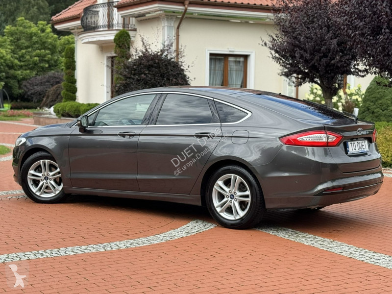 Véhicule utilitaire Ford