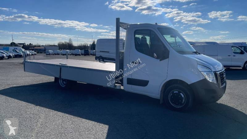 Véhicule utilitaire Nissan