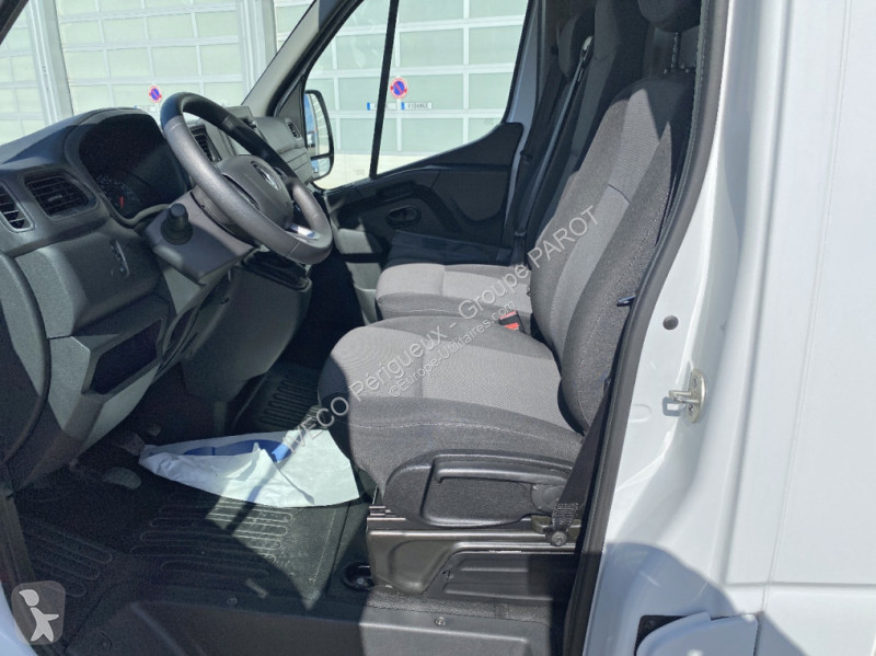 Autoutilitară Renault F3500 L2H2 2.3 dCi 135ch...
