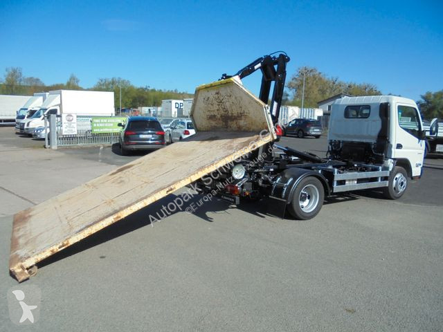 Véhicule utilitaire Fuso 6S15