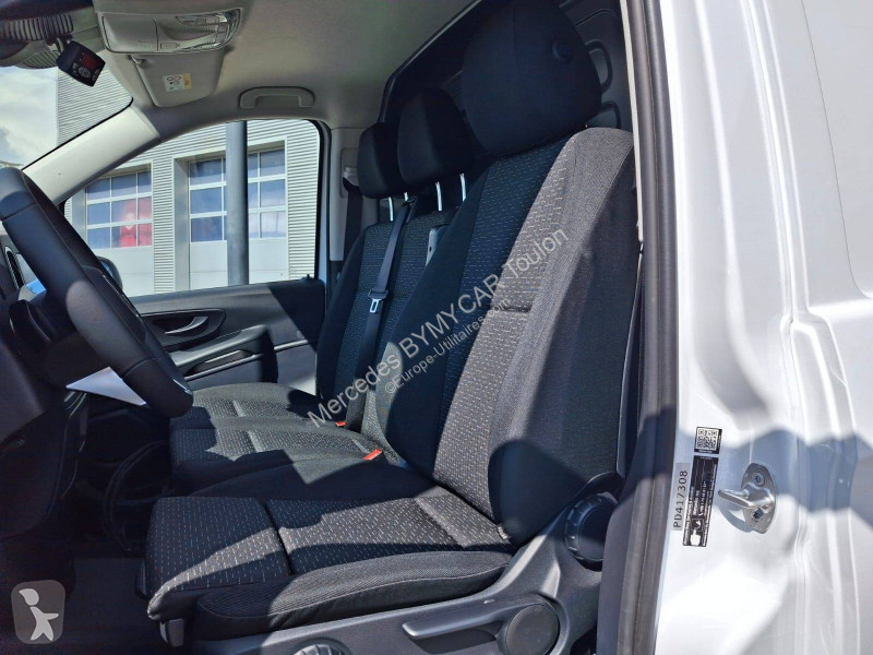 Véhicule utilitaire Mercedes VITO FOURGON 114...