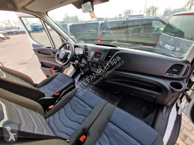 Veicolo commerciale Iveco DAILY 35C14H BOX
