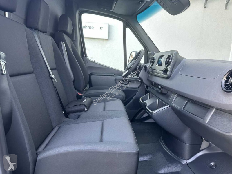 Véhicule utilitaire Mercedes 517 CDI 3665 9G...