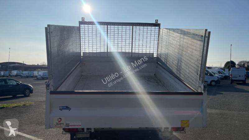 Véhicule utilitaire Nissan