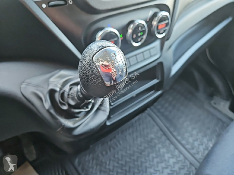 Véhicule utilitaire Iveco 35S14 V13 7 places
