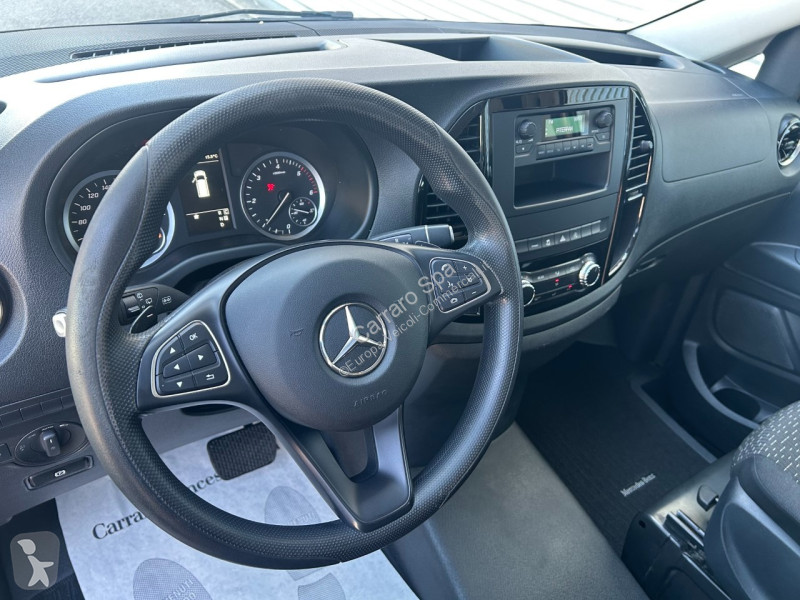 Furgoneta Mercedes III