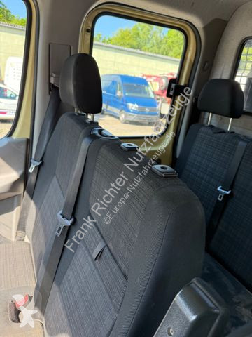 Véhicule utilitaire Mercedes...