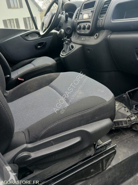 Véhicule utilitaire Opel VIVARO