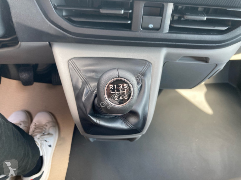 Véhicule utilitaire Ford 320 L1H1 2.0 EcoBlue...