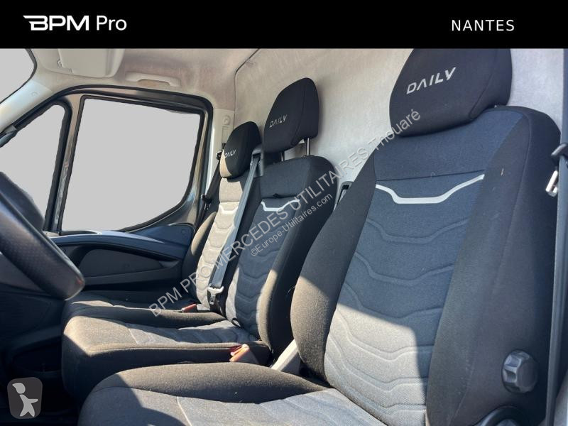 Veicolo commerciale Iveco 35S Fg 35S21H V12...