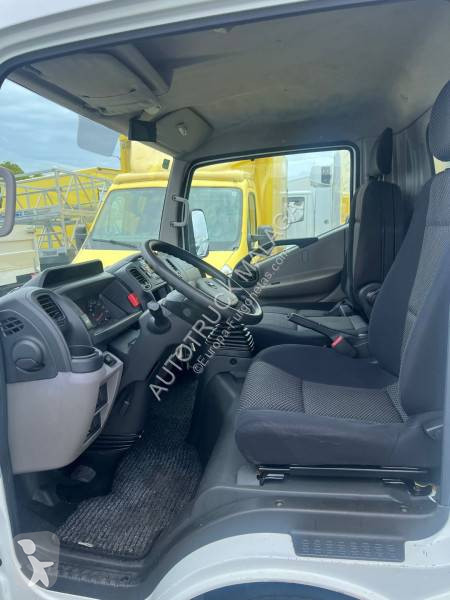 Véhicule utilitaire Nissan