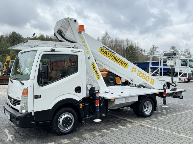 Véhicule utilitaire Nissan