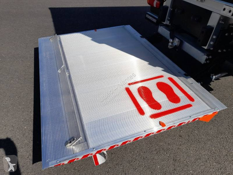 Véhicule utilitaire Nissan