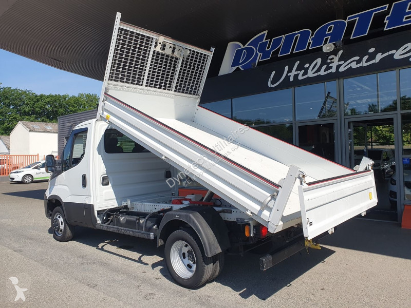Véhicule utilitaire Iveco DAILY CCB 35C18H D...