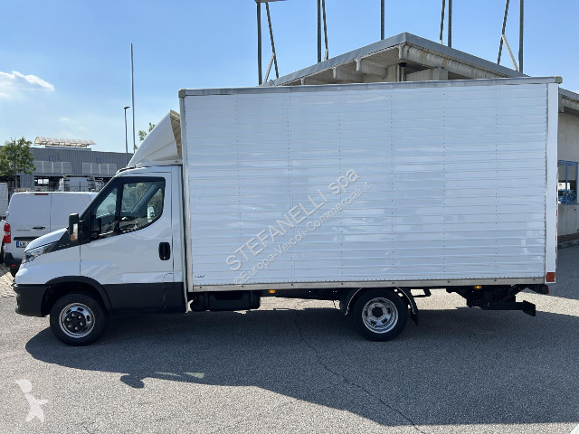 Veicolo commerciale Iveco DAILY 35C14H BOX +...