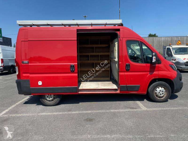 Véhicule utilitaire Peugeot