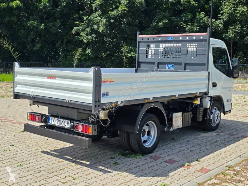 Véhicule utilitaire Mitsubishi Fuso