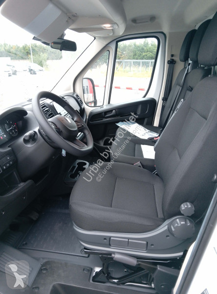 Véhicule utilitaire Peugeot 20M3 180 CV HAYON...